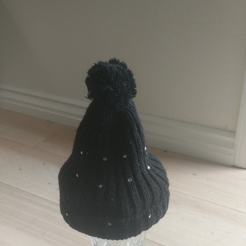 Stylish Silver and Black Knit Pom-Pom Hat